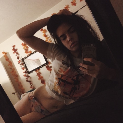 stay–creepy:  decorated for fall im diggin it