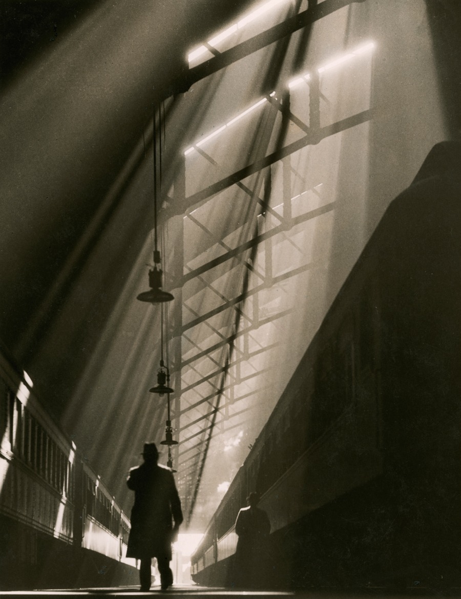 undr:
“ William M. Rittase
A view of Chicago’s historic La Salle Street train station, November 1936
”