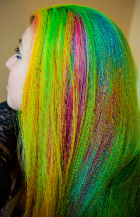 hairbylizzy:  Looking at old photos trying to help myself come up with a new color scheme. This was my last month’s rainbow. 