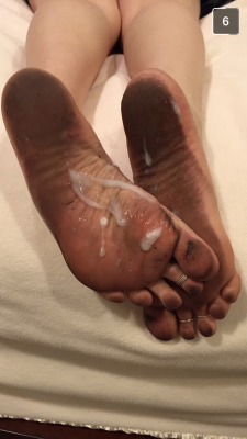 imadirrtygirl:My dirty feet.
