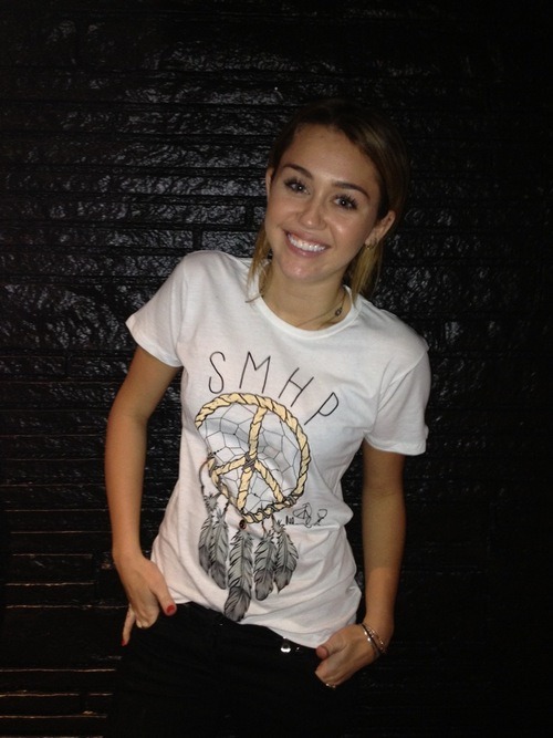 my-my-miley:
“ dopemileyy:
x
- Miley Cyrus tickets now on sale http://tr.im/4jzsw
”