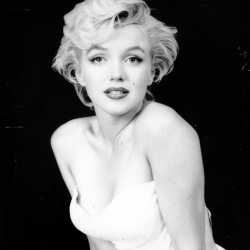 missmonroes:  Marilyn Monroe photographed