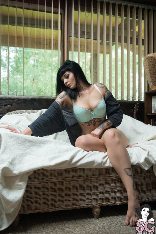 sglovexxx: Beckah Suicide in Cabin Comforts