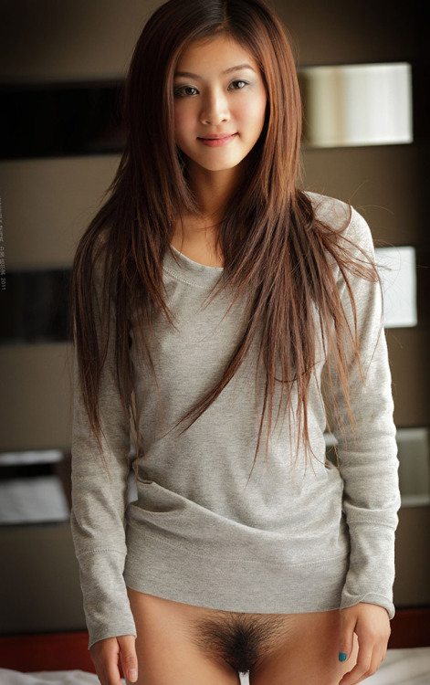 hotasiababe:Bottomless pose in sweater: That’s how a romantic Asian Dreamgirl looks like.Asians come