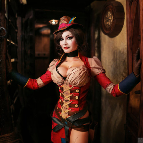 borderlandsgame:  Relax and have a pint at Moxxi’s Grog &amp; Girls. Cosplay by MonoAbel.h