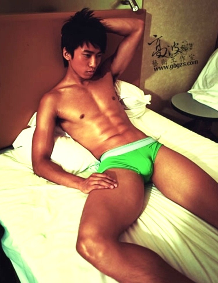 its4skinlover:  a bunch of hot but off topic shots 