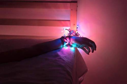 unicorn-and-sunshine:  Baby, bound *and* lights… How happy would I be?!