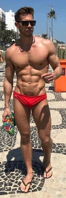 hotundiesonhotman:    Hot Men And Their Bulges   