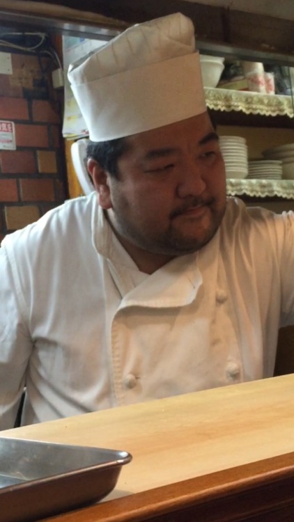 debulint: シェフがウマそう（笑）おデブ料理人が作る料理って、すっごく美味そうに見えるね！