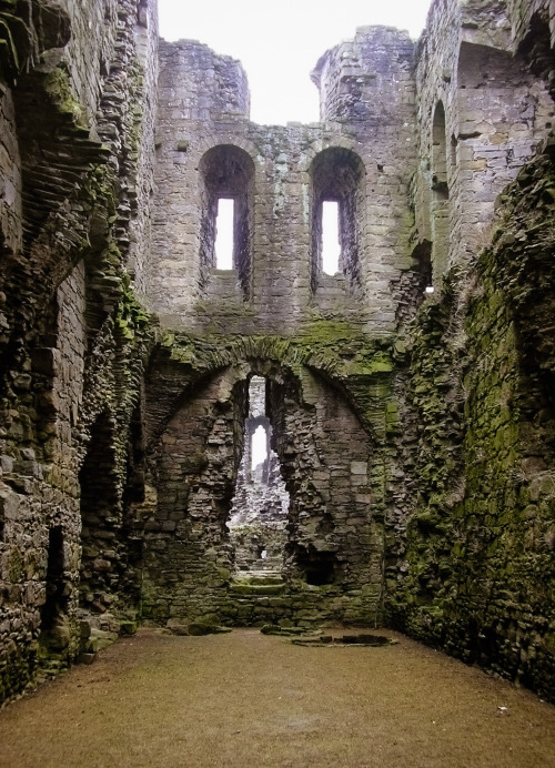 mynocturnality:Ruined Middleham Castle is located in Middleham in Wensleydale, in the county of Nort