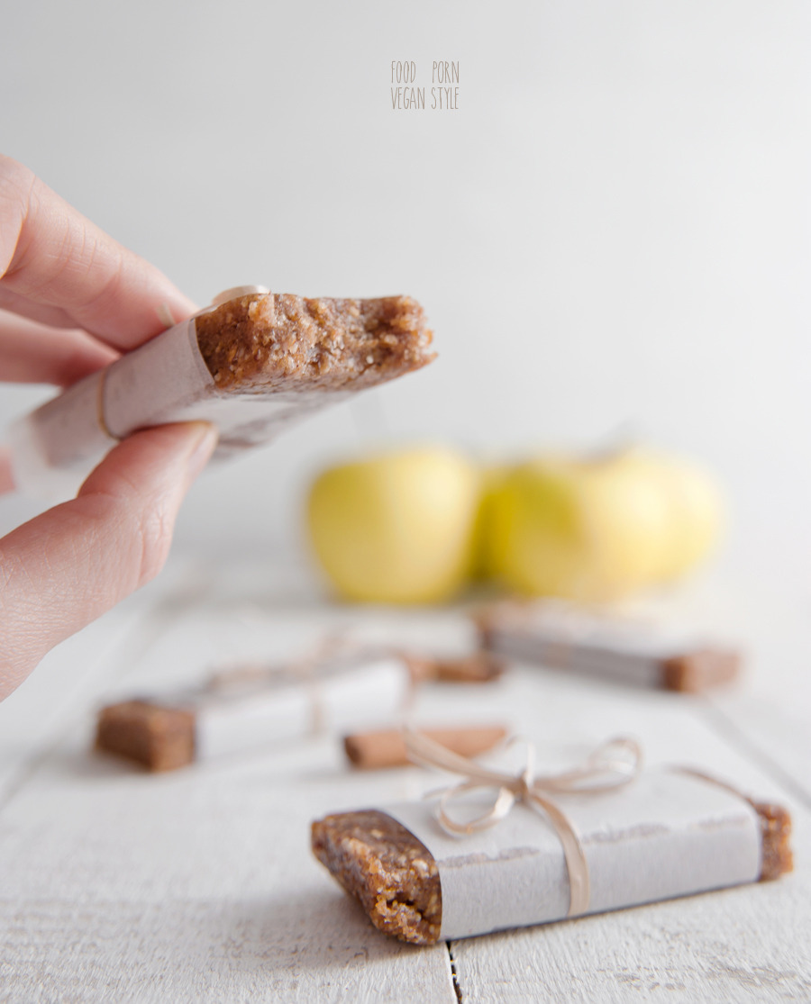 veganismislove:  Apple and Cinnamon Energy Bars