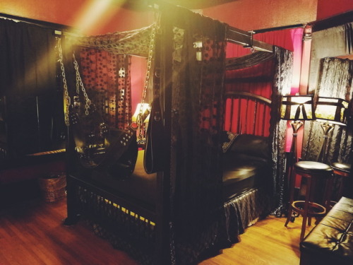 dulcamarae: Scenes from our decadent and deviant evening at Black Thorn, hosted by @secretshelf, @petitedeviant, @an-aberrant-object, and @son-rise.