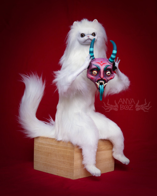 KramPuss Room Guardian For auction! This frighteningly festive persian cat room guardian has a resin