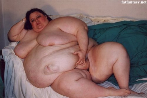 fatssbbwbellies:  Damn this woman is so sexy   Wanna fuck a horny BBW? - CLICK HERE! 