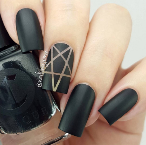 nailpornography: Negative Space Pentagram