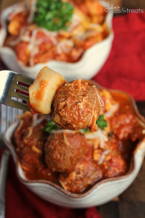 craving-nomz:  Crock Pot Cheesy Meatball Tortellini 