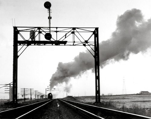 20th-century-railroading:  Eastbound from GalesburgCB&amp;Q 5623 pulls its train onto the main l