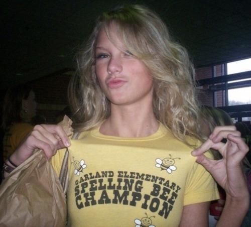 Hey Kids, Spelling is Fun! - Taylor Swift - T-Shirt