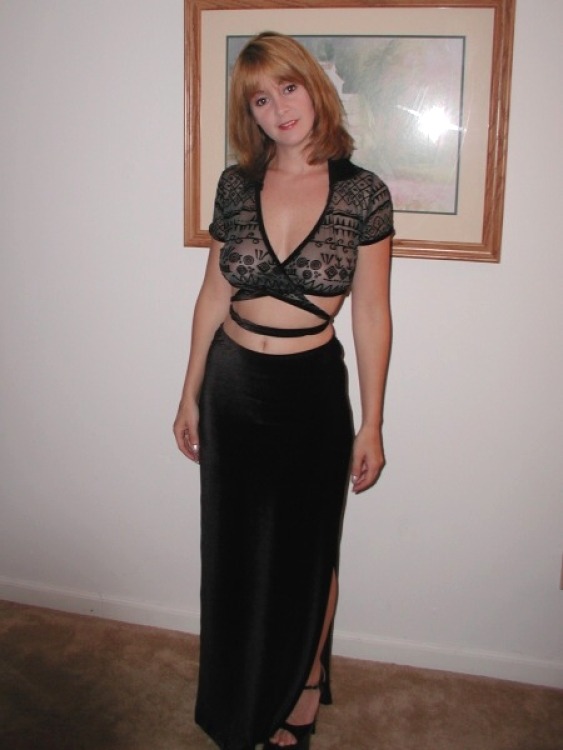 Strictly Amateur Wives and Girlfriends Over 35
