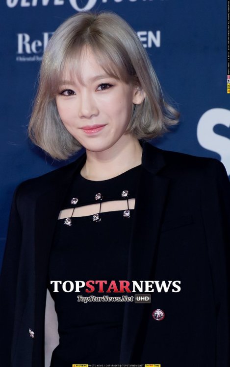 Taeyeon (SNSD) - Style Icon Asia 2016 Pink Carpet Pics