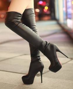 i-want-to-be-a-girl:  Sexy thigh high boots