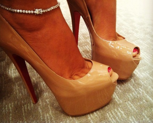 (via Glam Nude Heels)