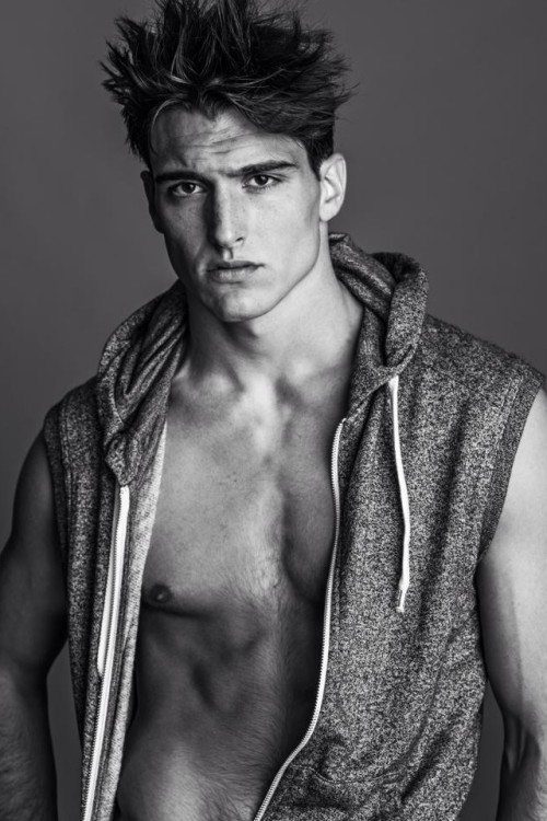 handsomemales:  daniel o’brien by rodolfo martinez