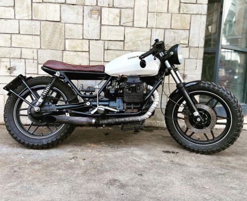 Guzzi v65hybrid scrambler/cafe racer #caferacer #caferacerporn #caferacersofinstagram #rome #roma 