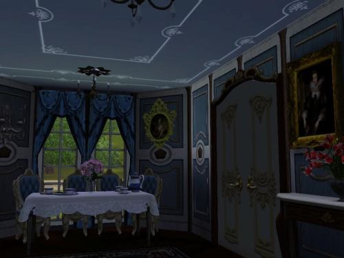 A little hallway functioning as a dinning room, anyone for tea?