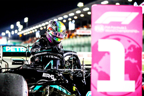 44lh:Lewis Hamilton celebrates pole position at the 2021 Qatar Grand Prix. Photos by FIA Pool.