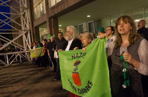 baruchobramowitz:Members of various parties block the entrance to the city hall in Dortmund, Germany