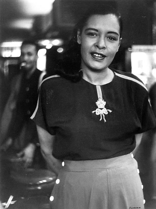 olivethomas:Billie Holiday photographed by Roy DeCarava, 1952