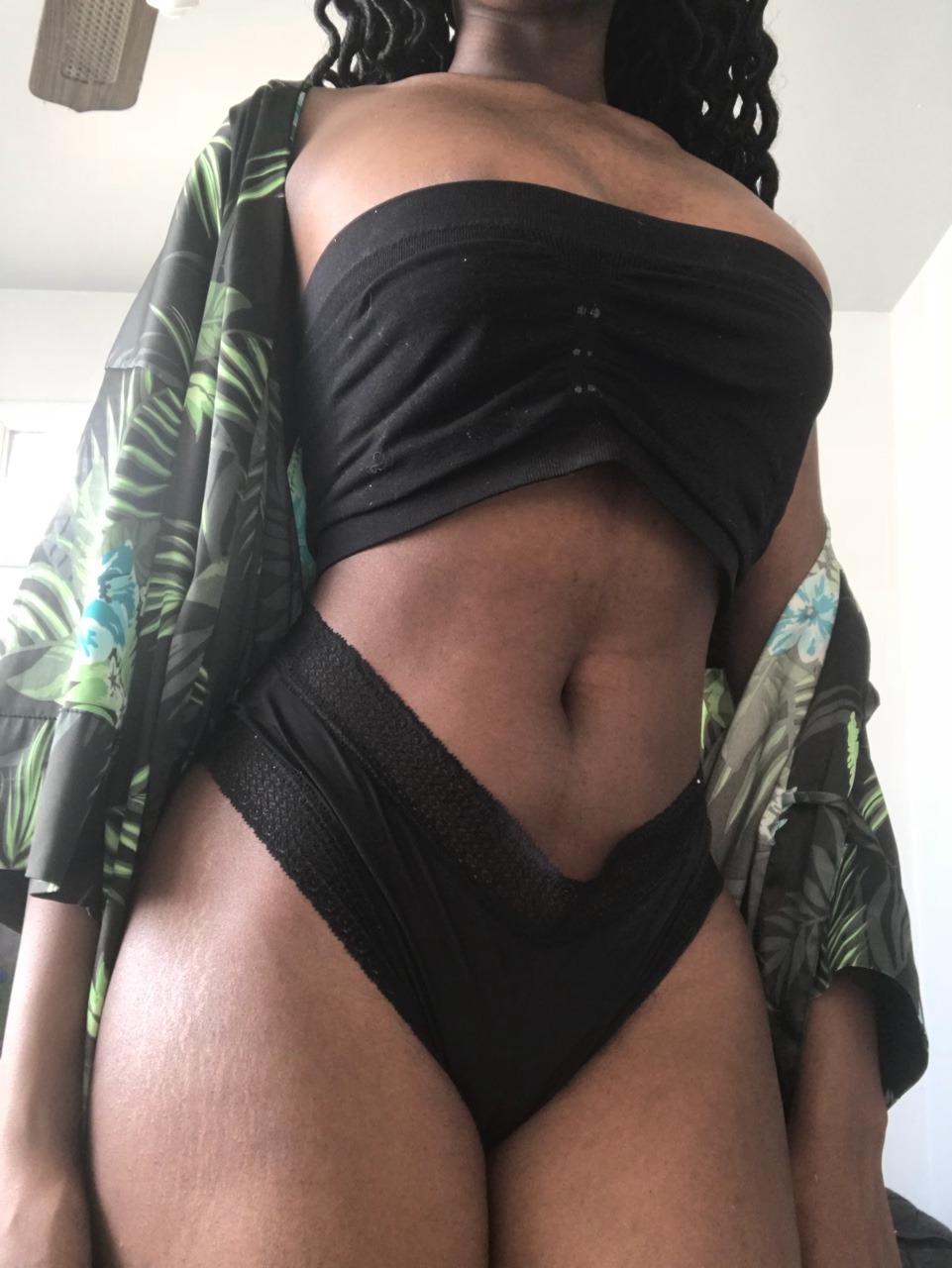 iwantyouallovermebabe:A Happy Valentine’s Day from me and my robe