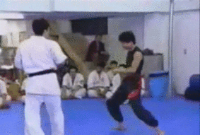 guts-and-uppercuts:  A Drunken Boxing practitioner getting absolutely destroyed by