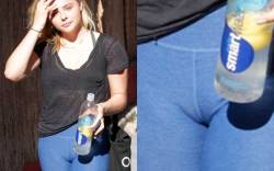 starprivate:  Chloe Moretz does another cameltoe  Chloe Moretz in another signature cameltoe of hers.