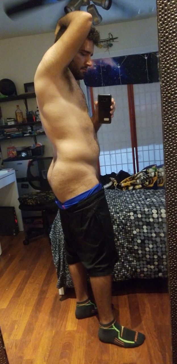 dxgzz:  Dad bod flexin ¯\_(ツ)_/¯  👅