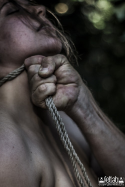 kinkylittlefatgirl:  fetlab:A fistful of rope. Photo: fetlab.Unf. I love this shot so much.