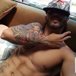 menpocora:  sexfr:Josue Castillo  Un sádico…