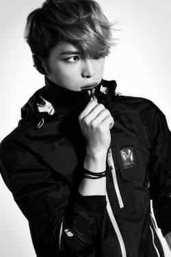 db5k-owned:  73/641 pics of Jaejoong in b/w,