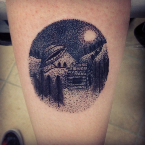 elliewatsonartist:  One from today, thanks @georgiapolden 👽✌️#ufo #tattoo #tattooapprentice #apprentice #dotwork #art #artist #artistontumblr #artistoninstagram