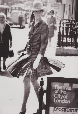 ladiesofthe60s:  Jean Shrimpton in London, 1964.