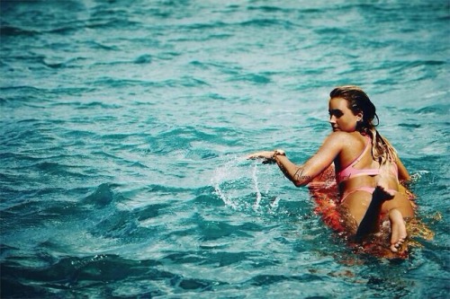 fysurf:  Bikini Monday