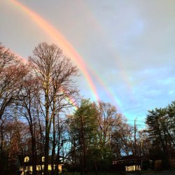 problemsolvingproblem:  sixpenceee:  Quadruple RainbowAmanda Curtis snapped this picture of a rare quadruple rainbow while waiting for her Long Island train to New York on the morning of 21 April 2015. According to CNN, this type of quadruple rainbow