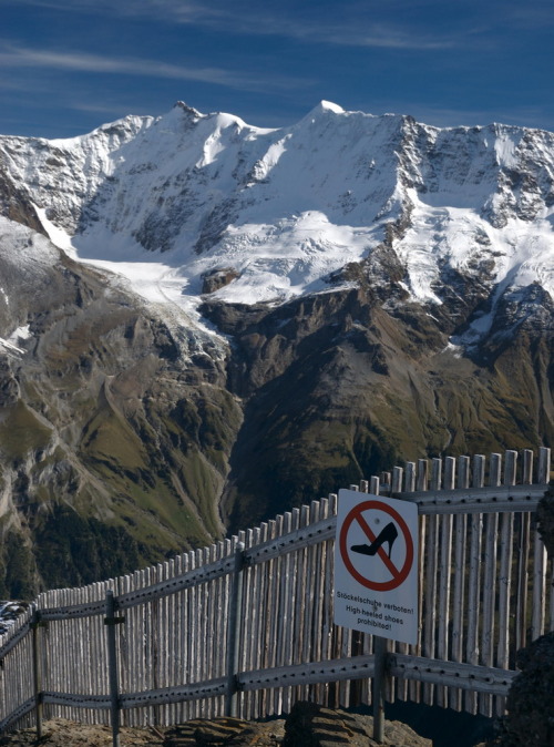 A funny sign on the trail to Schilthorn, don’t go hiking on stiletto heels in the Swiss Alps :
