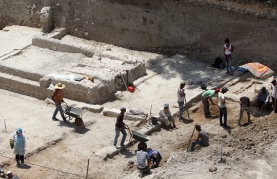 XXX Workers uncover Roman burial site, antiquities photo