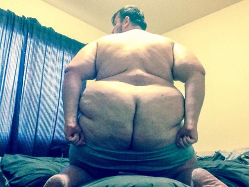 cubbybear: Fat Ass Friday. If you’ve got the bratwurst I got the buns.(as always if you like what yo