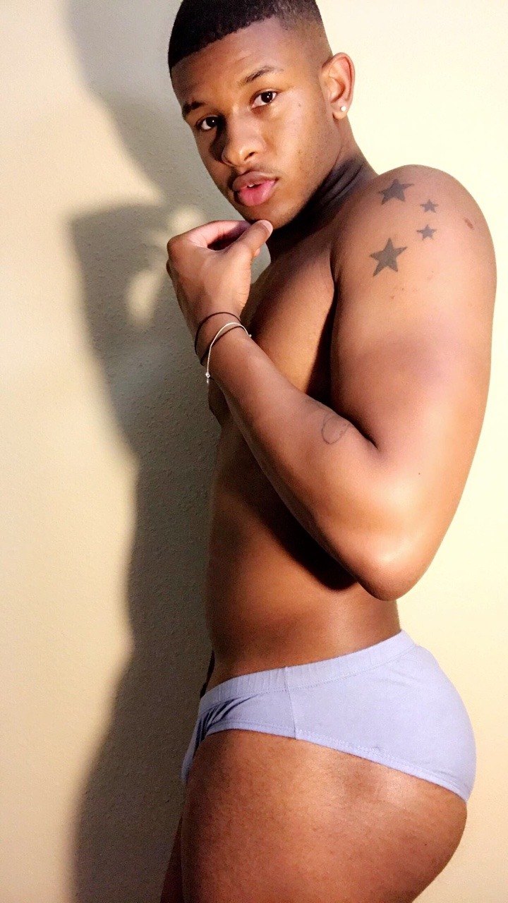 shinobiju:  Natural like some ass with some stretch marks 😜