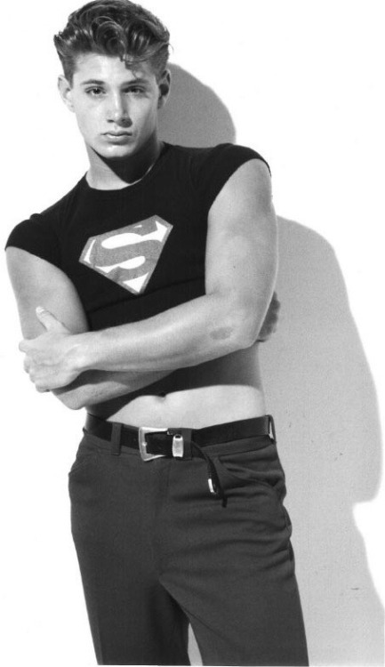protosanskritminoan:paigalynn95:It’s never a bad time for young Jensen pictures.this is just my new 