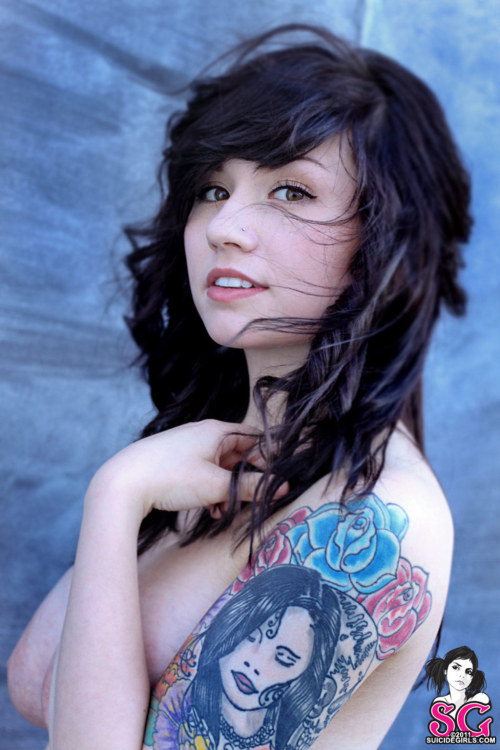 no-more-heroes-only-villains:  Ellia Suicide - A ghost of a smile Suicide Girls
