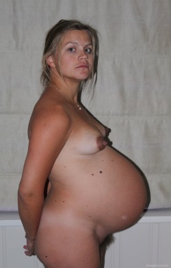 sexypregnanthotties: For more sexy pregnant